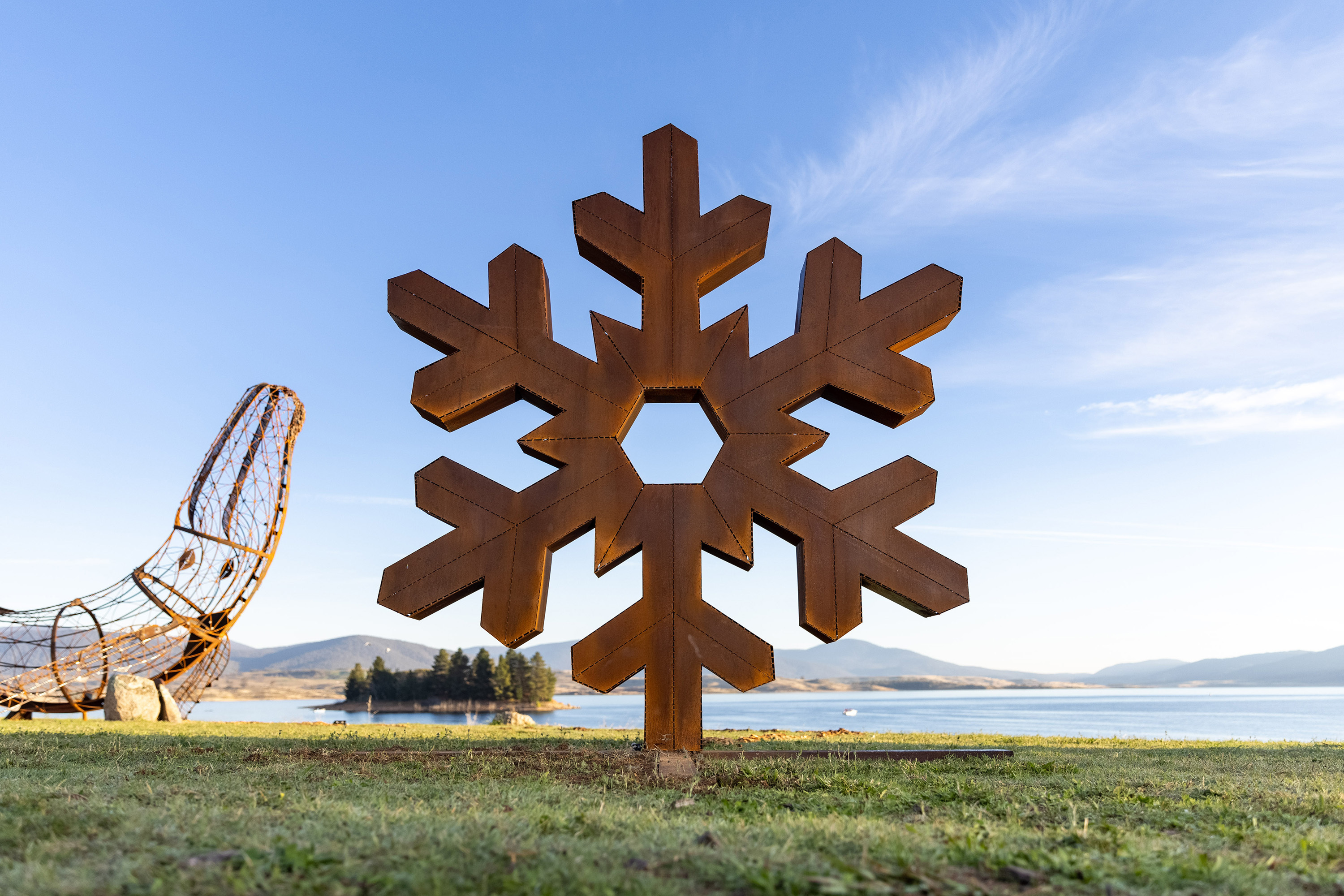 Light It Up: Jindabyne Lake Light Sculptures 2025